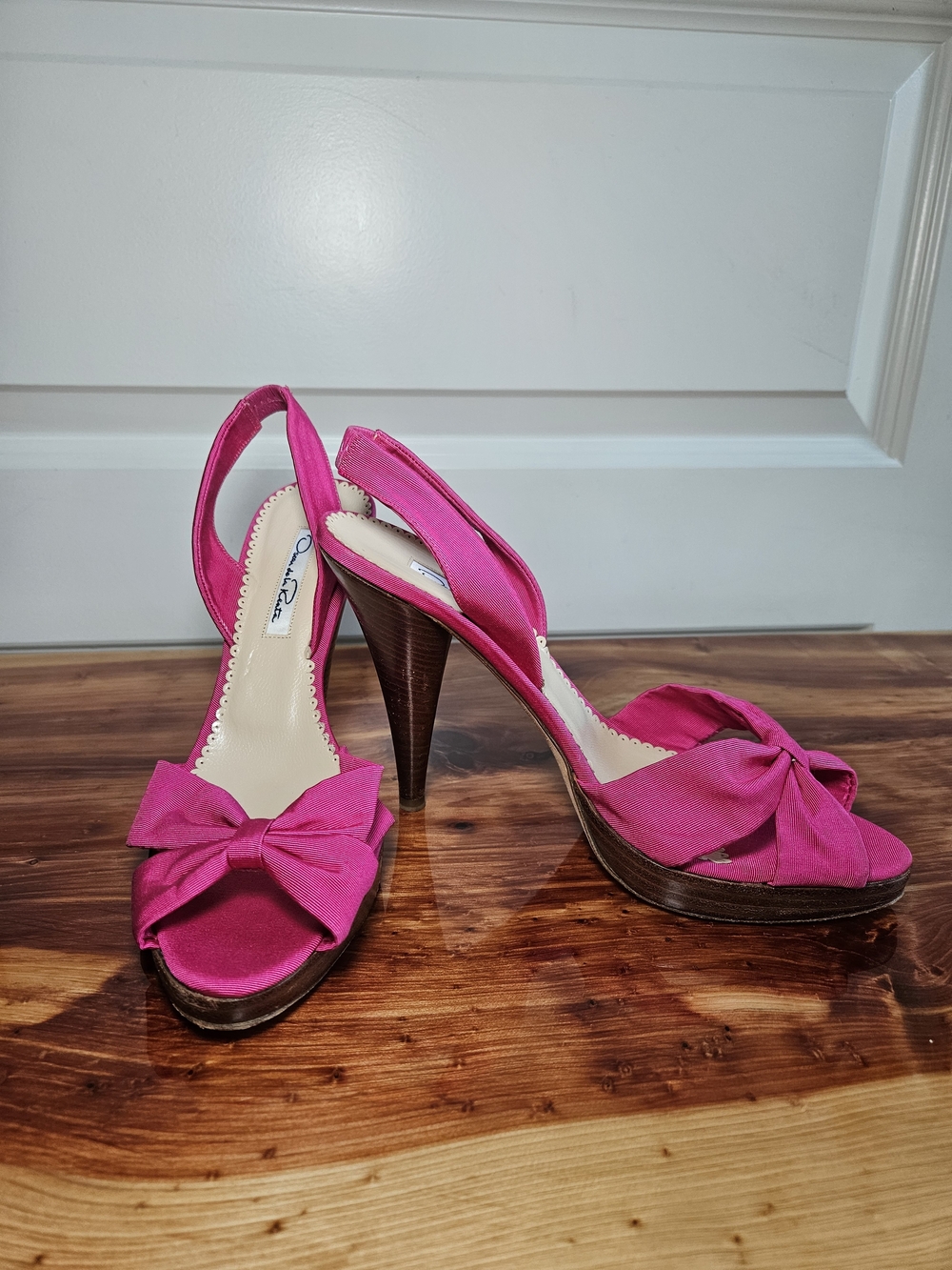 Oscar de la Renta Pink Satin Bow Slingback Platform Heels EU 38 / US 8